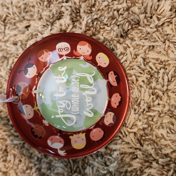 Hallmark Keepsake 2022 Ornament Unicef  - Joy to the Whole Wide World - Picture 5 of 6